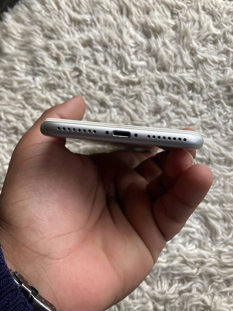 Apple iPhone 7 Plus 2