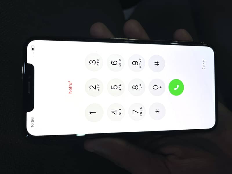 Apple iPhone XS Max 4