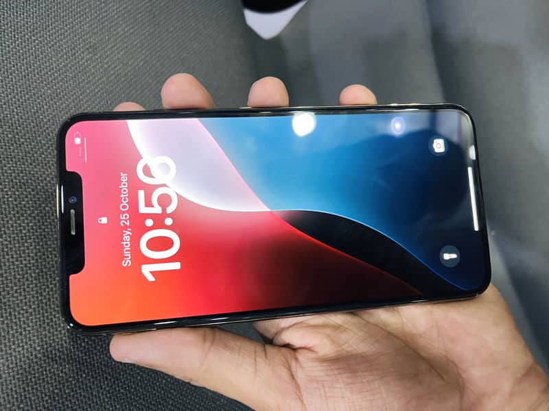 Apple iPhone XS Max 5