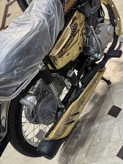 Honda 125 salf start Gold edition just like zero metter appliedfor