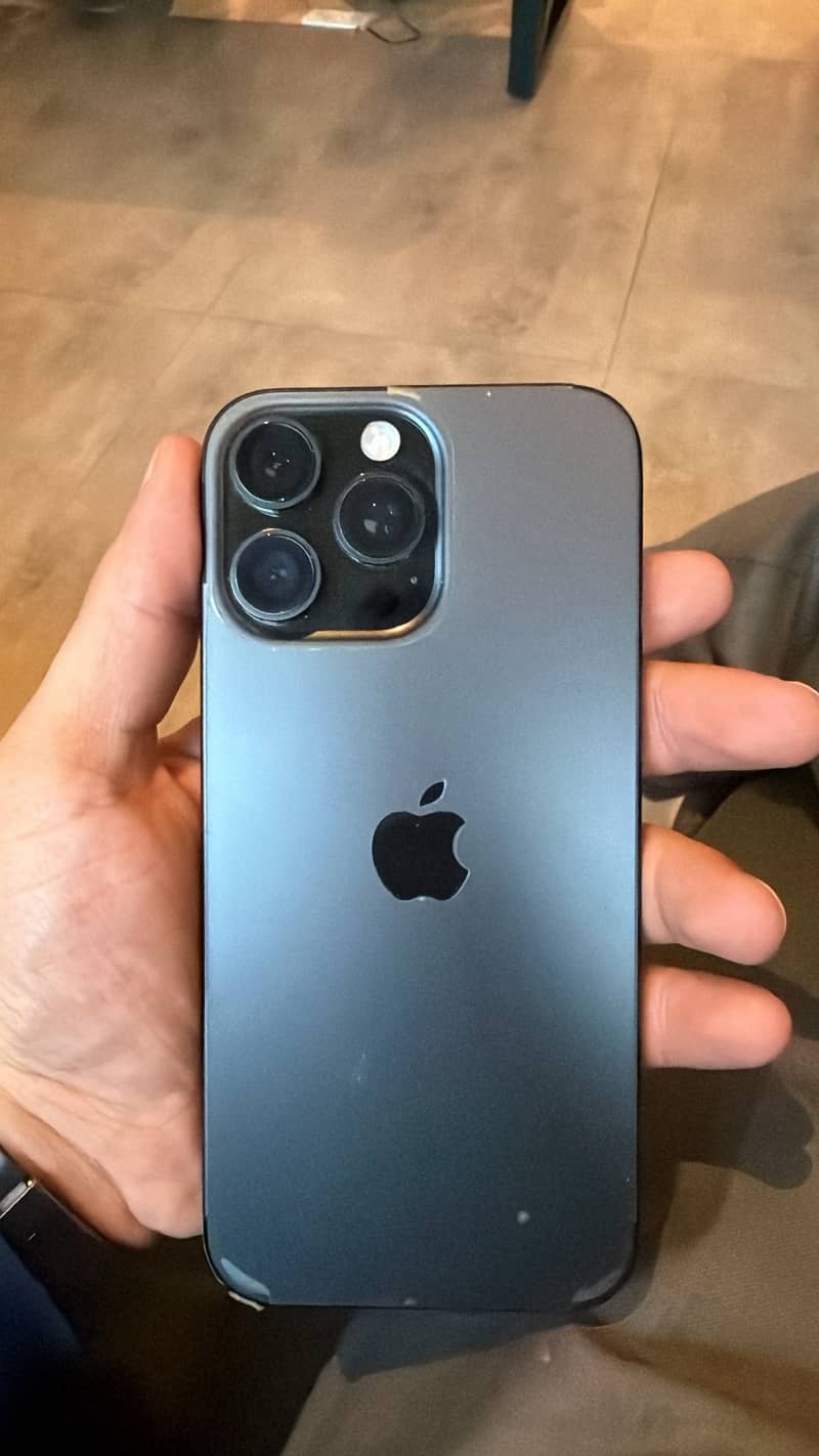 Apple iPhone 16 Pro Max 0