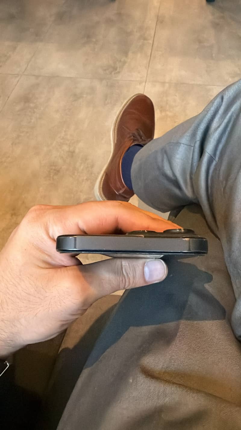 Apple iPhone 16 Pro Max 3
