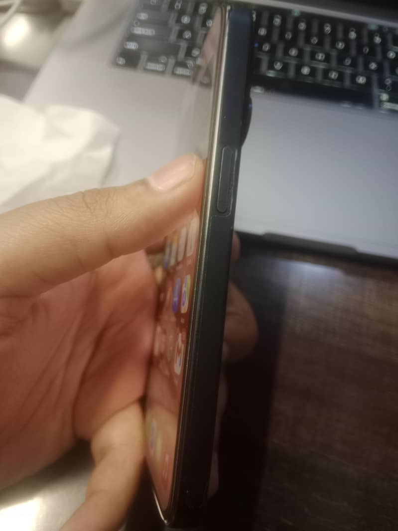 Apple iPhone 15 Pro 4
