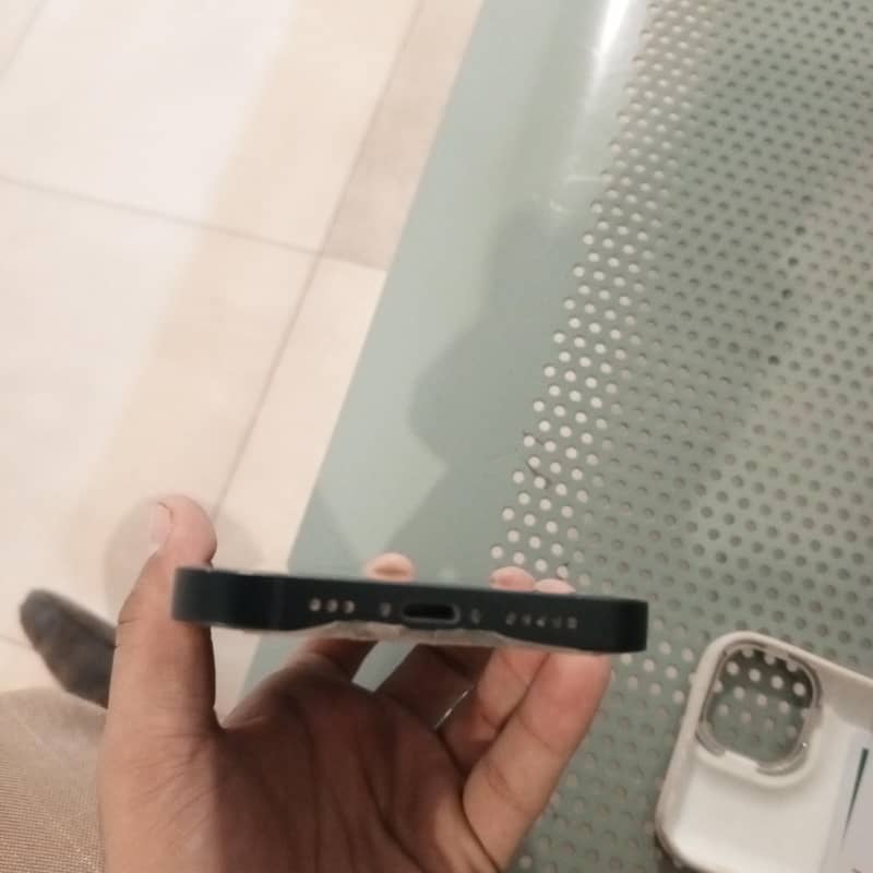 Apple iPhone 13 2