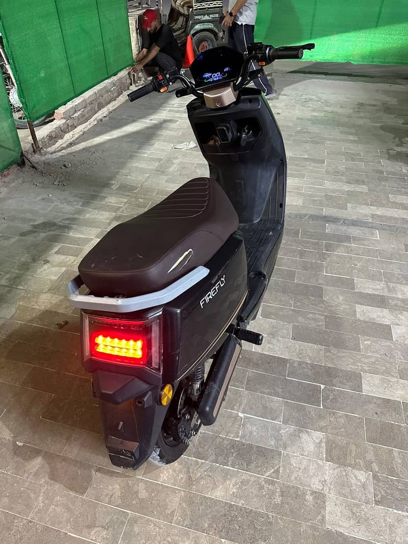 Crown FireFly Ev 4