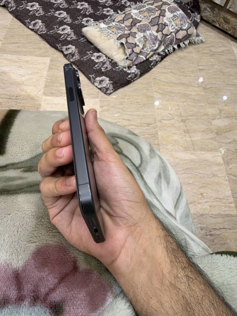 Apple iPhone 15 Pro Max 1