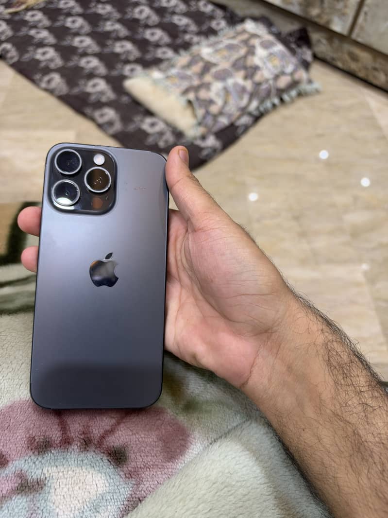 Apple iPhone 15 Pro Max 2