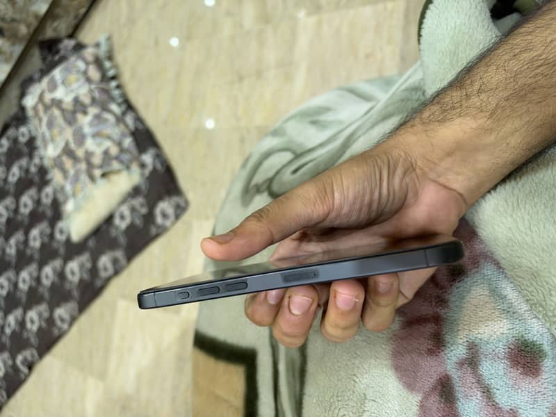 Apple iPhone 15 Pro Max 3