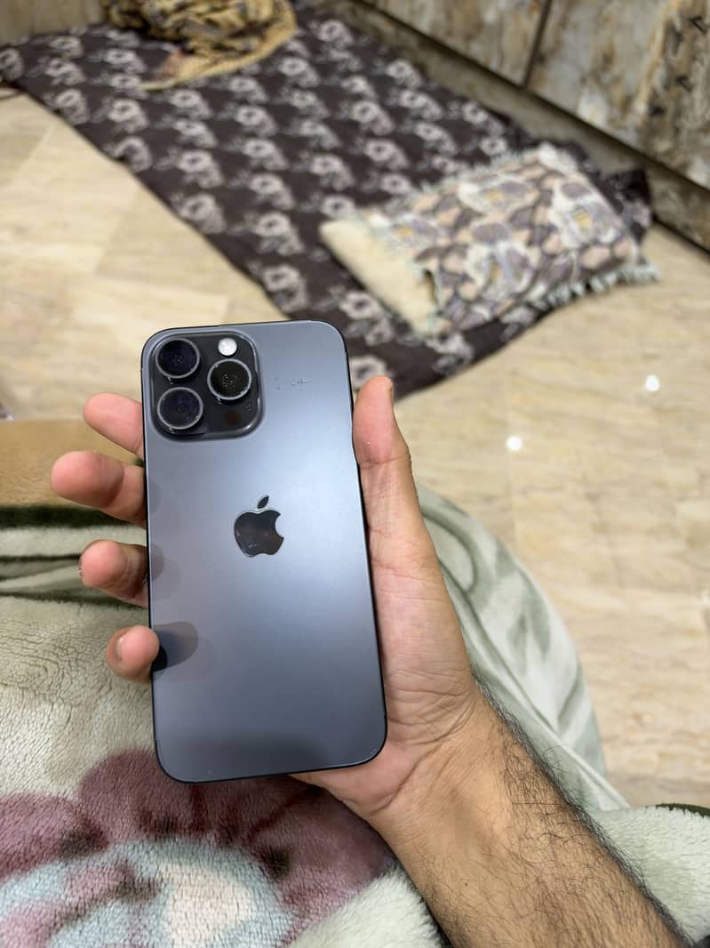 Apple iPhone 15 Pro Max 5