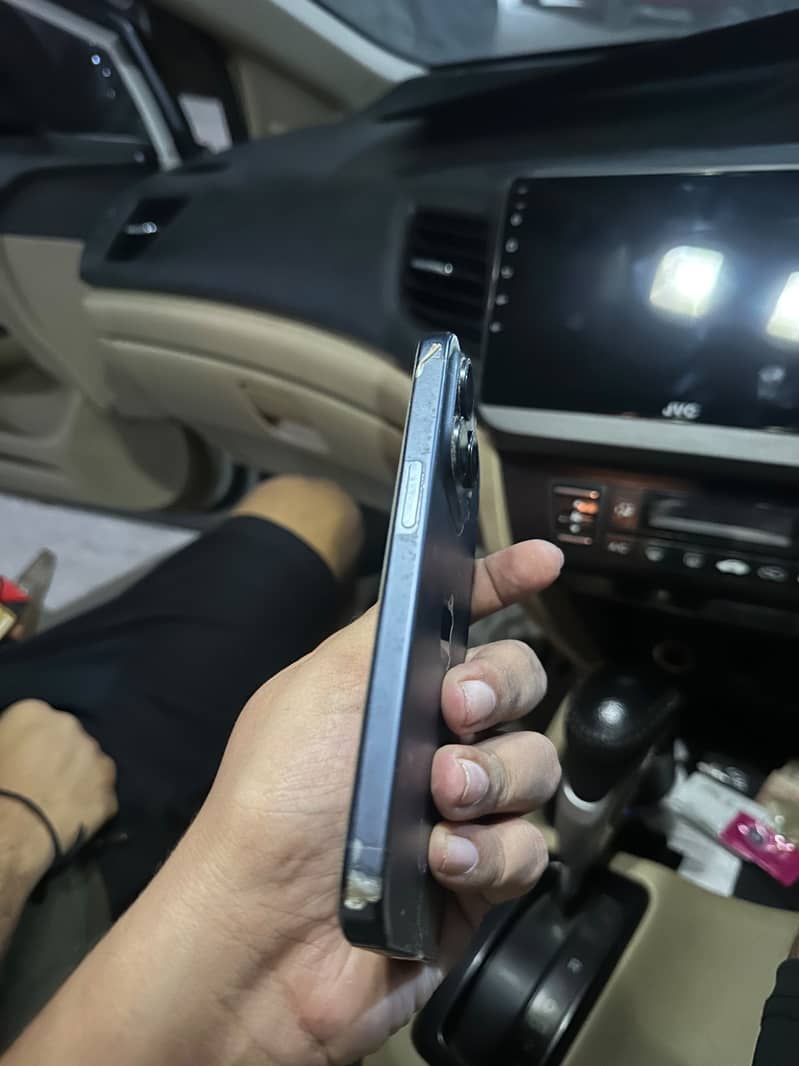 Apple iPhone 15 Pro 4