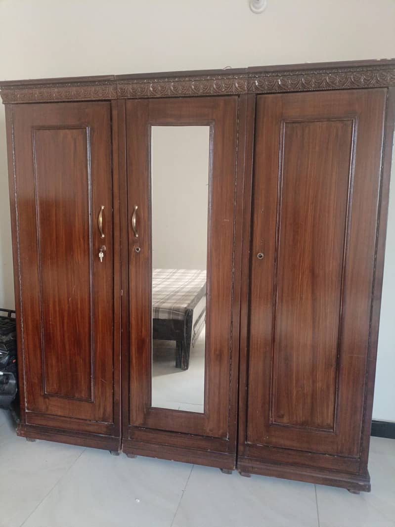 wardrobe 0
