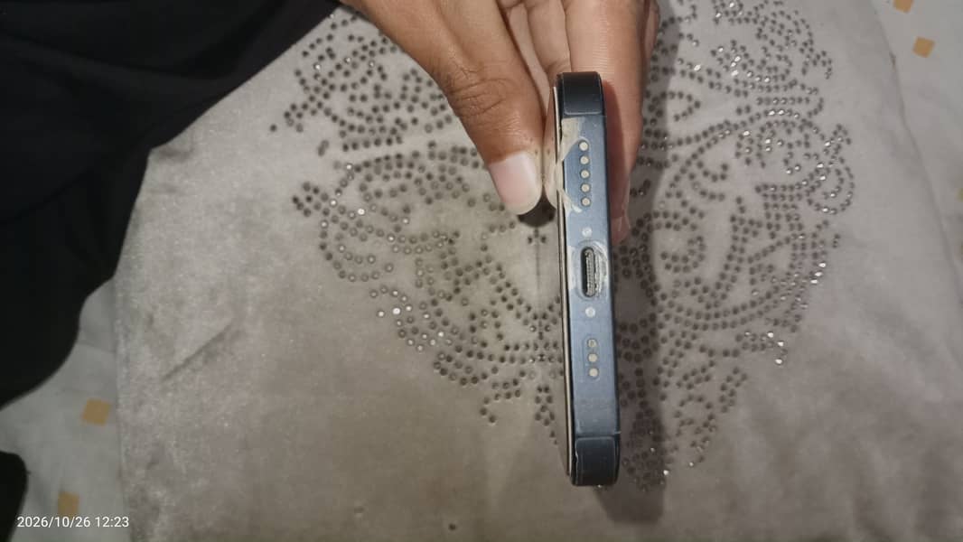 Apple iPhone 13 5