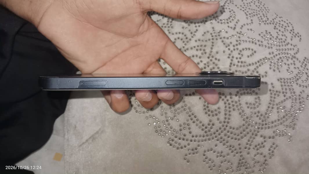 Apple iPhone 13 7