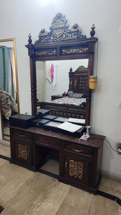 chnioty style Almari Show case and Sofas