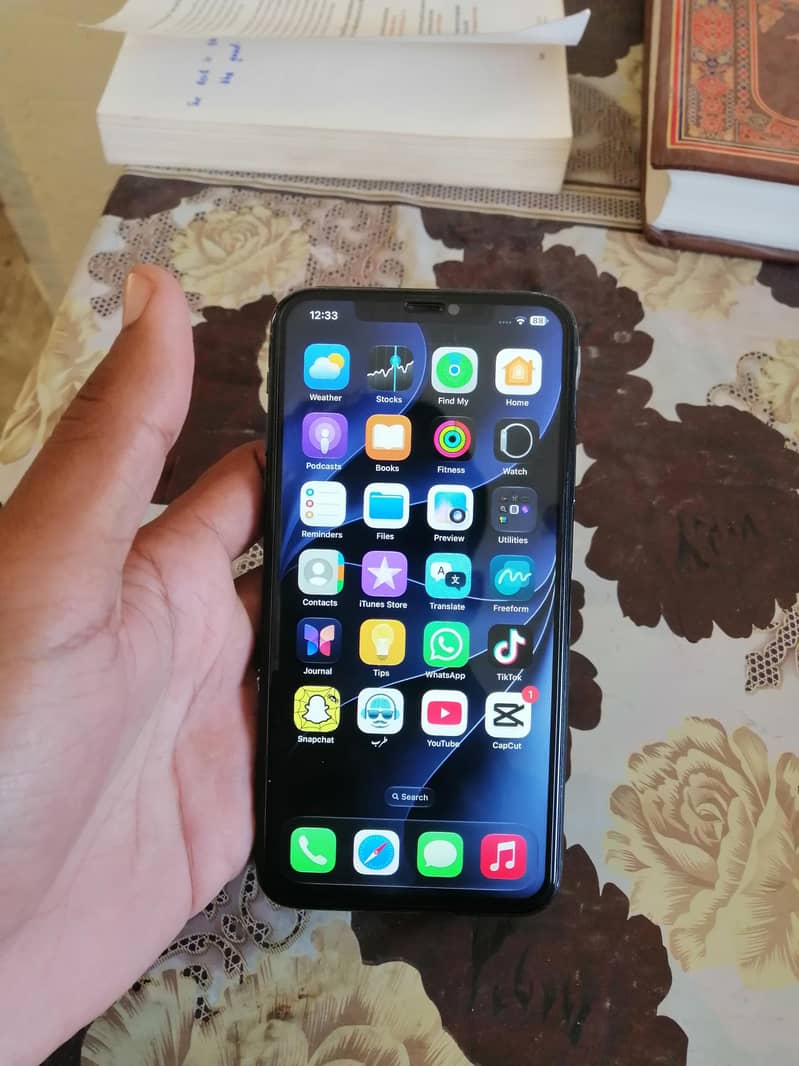 Apple iPhone 11 Pro Max 2