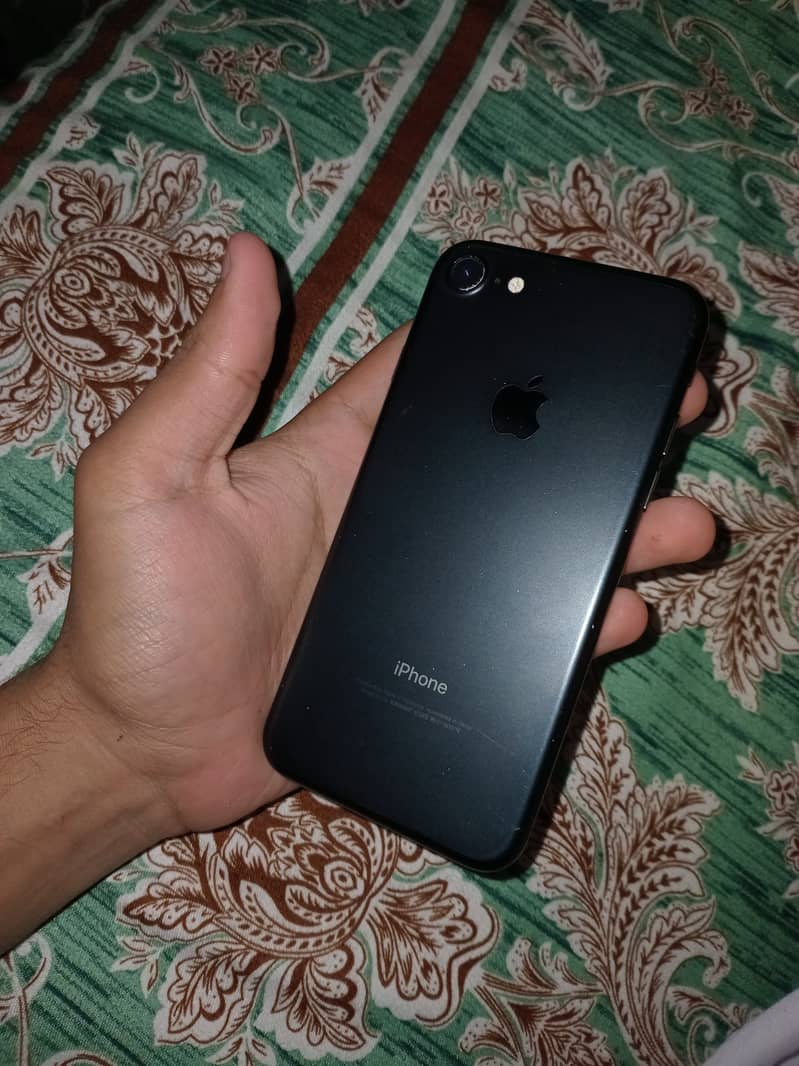 Apple iPhone 7 0