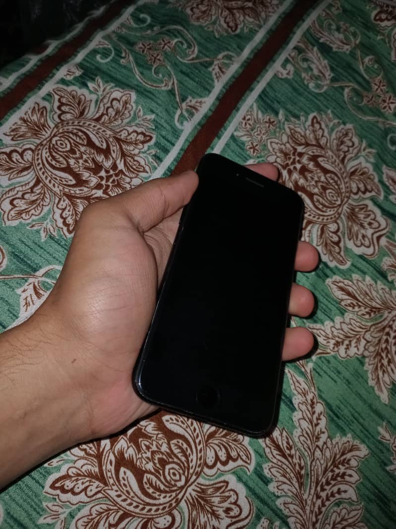 Apple iPhone 7 1