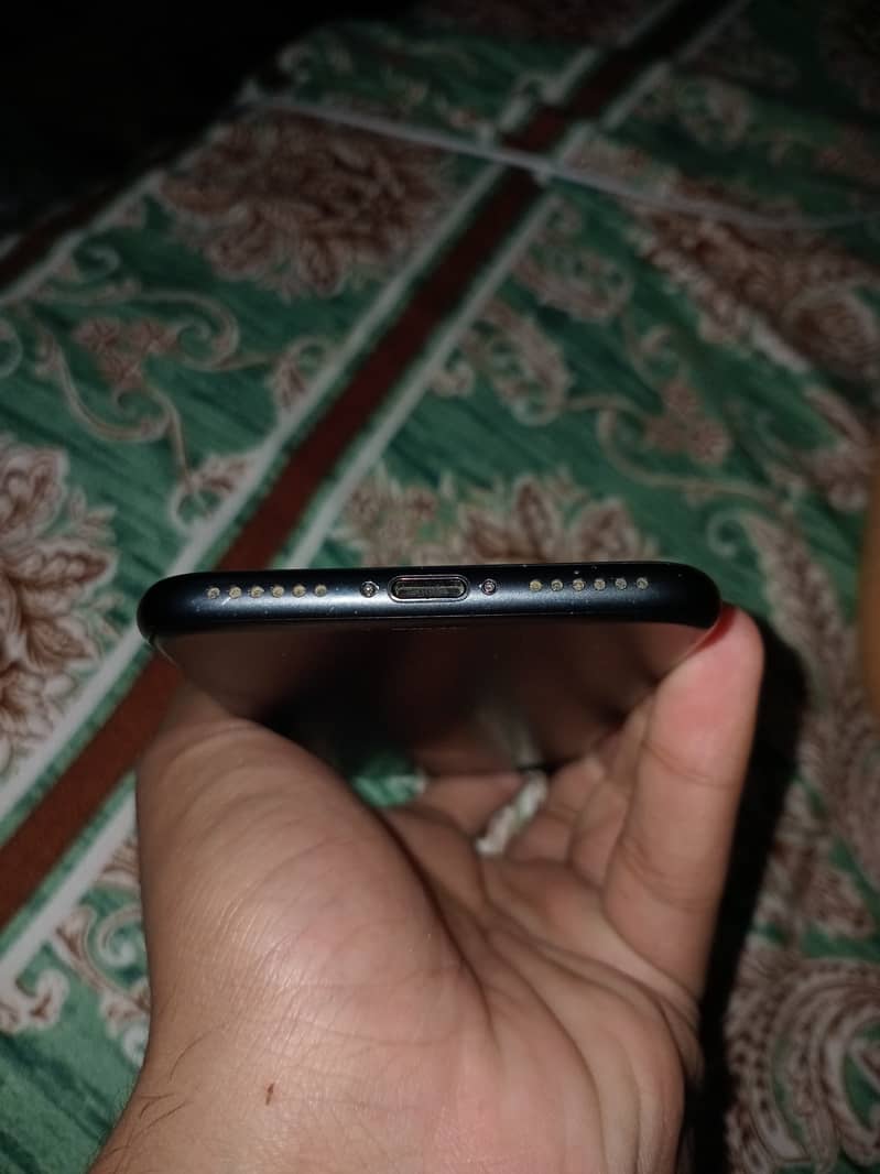 Apple iPhone 7 2