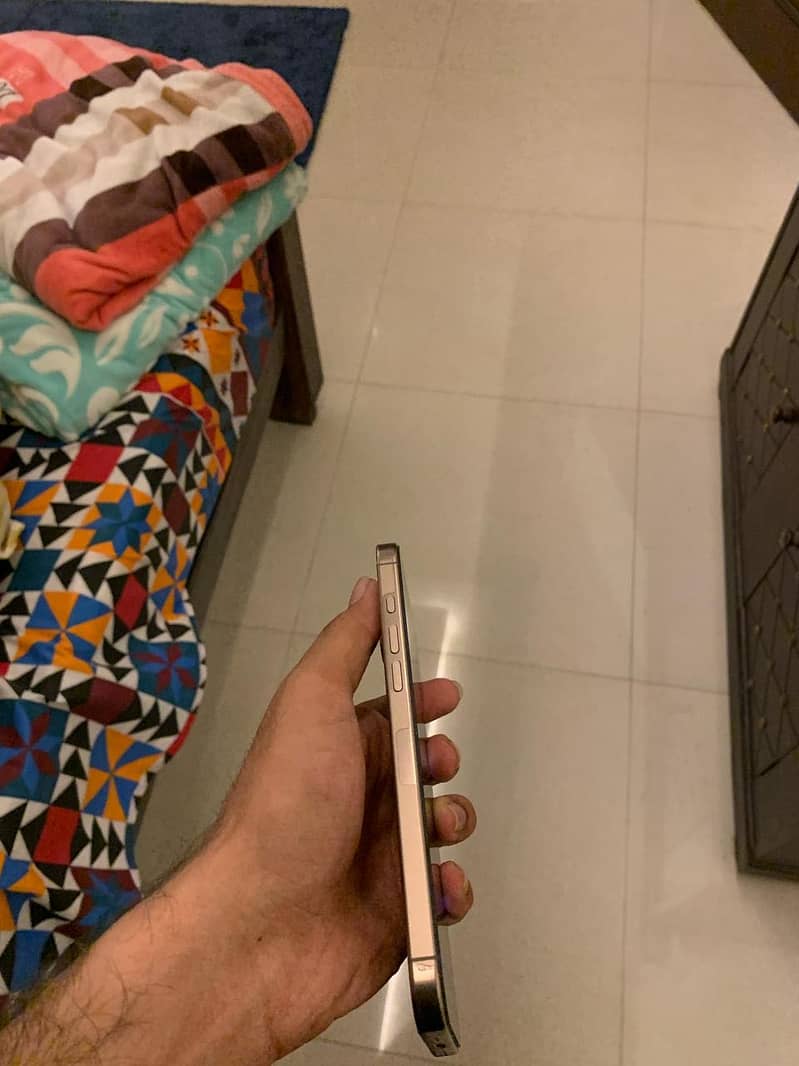 Apple iPhone 16 Pro Max 5