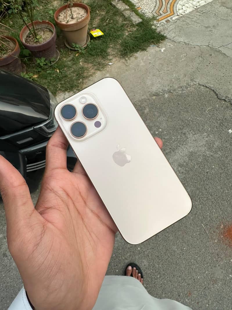 iPhone 16 Pro 0