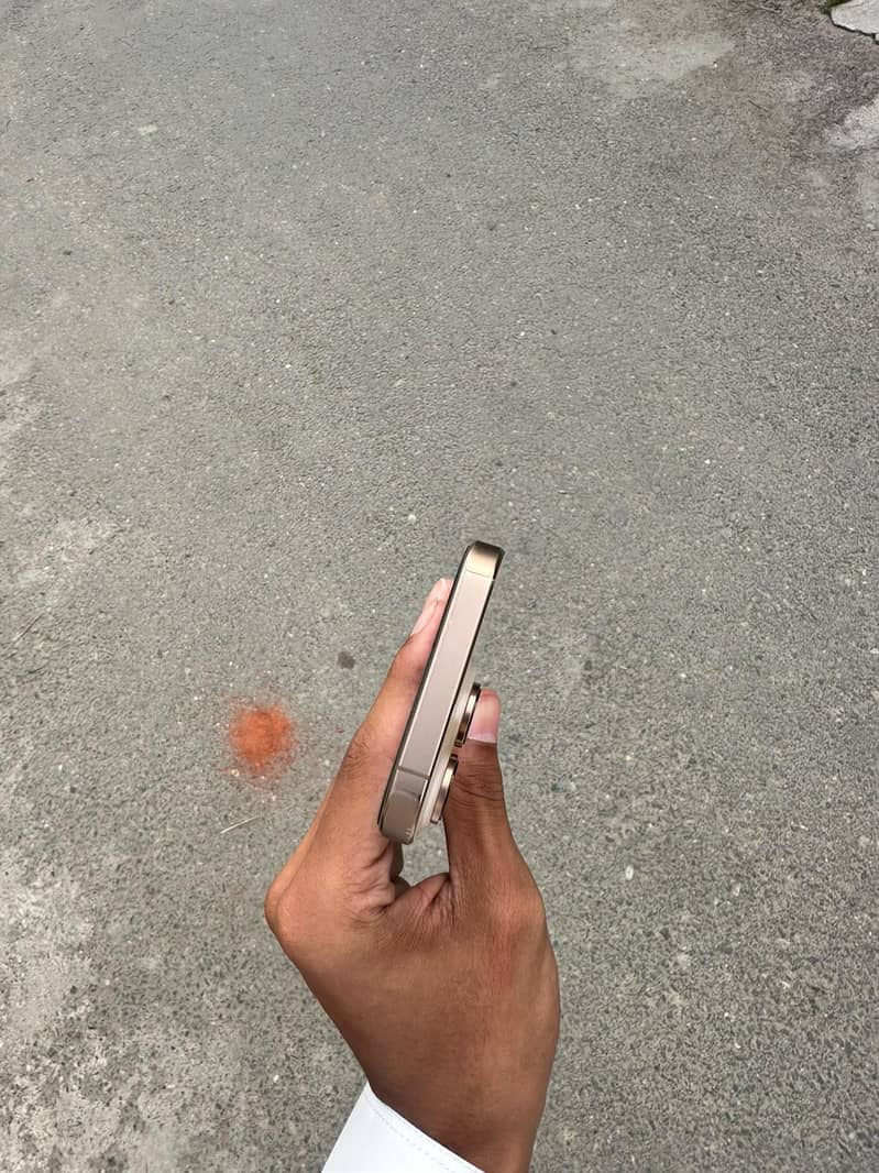 iPhone 16 Pro 2