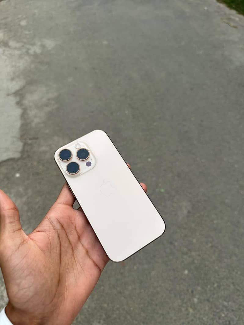 iPhone 16 Pro 3