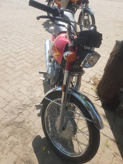 Am selling mY honda 125 like a New serious buyer contact