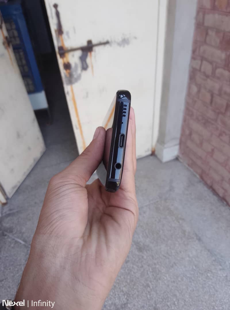 Samsung Mobile S8 5