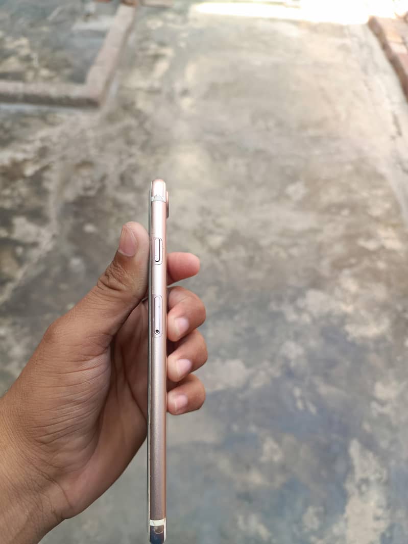 Apple iPhone 7 Plus 1