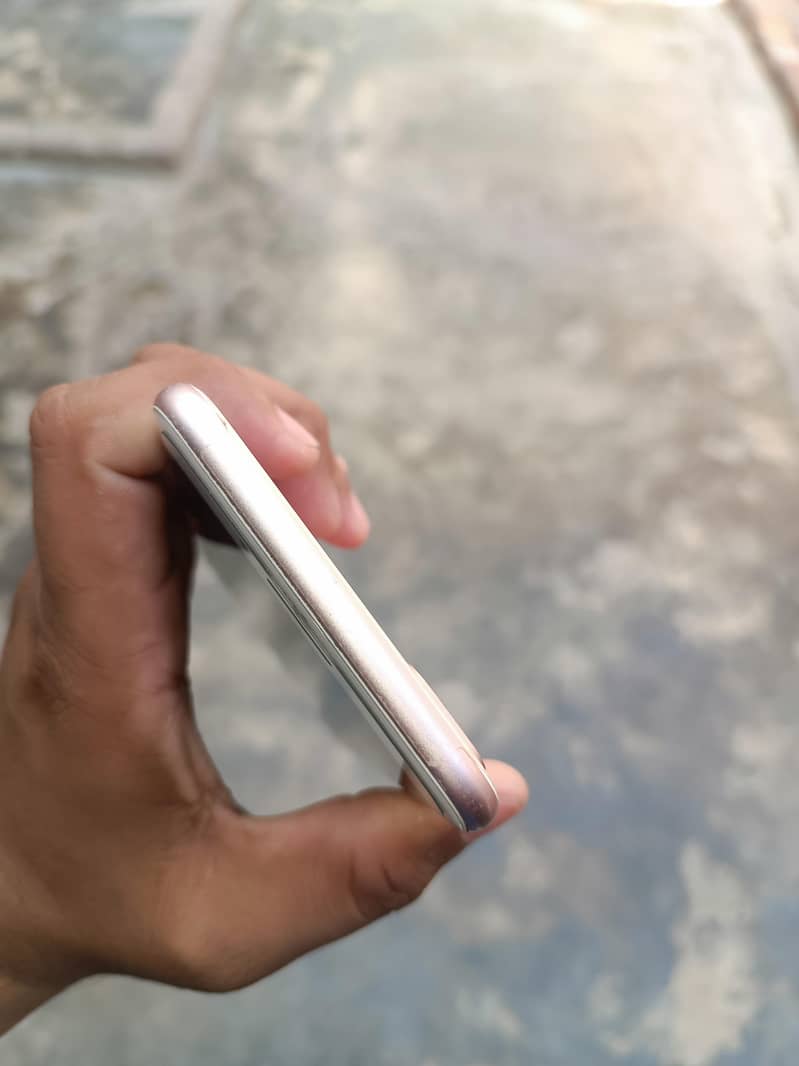 Apple iPhone 7 Plus 2