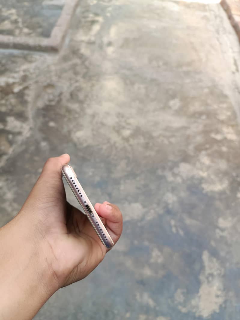 Apple iPhone 7 Plus 3