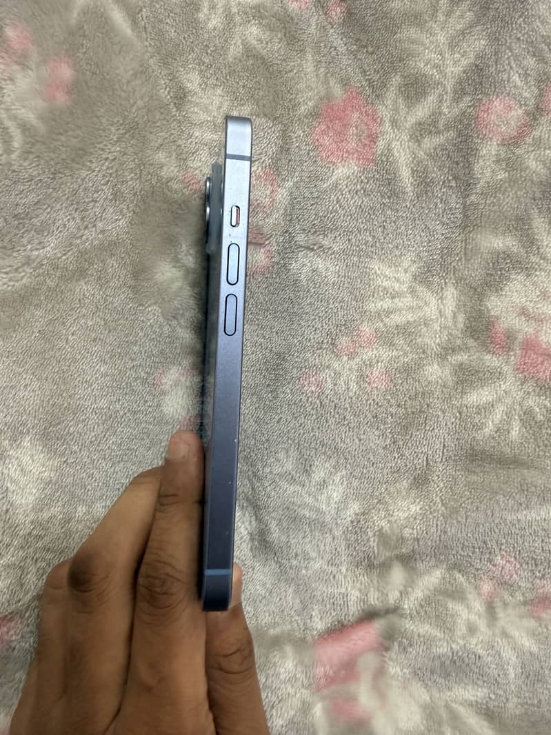 Apple iPhone 14 4