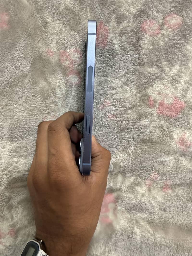 Apple iPhone 14 7