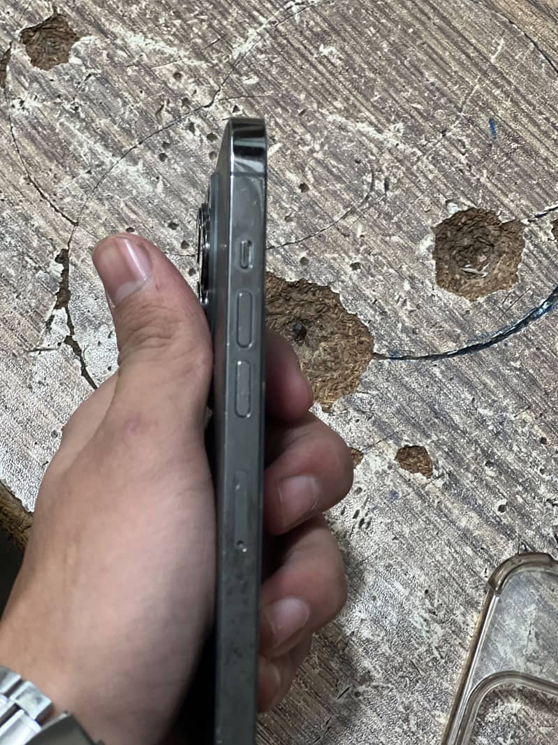 Apple iPhone 13 Pro 2
