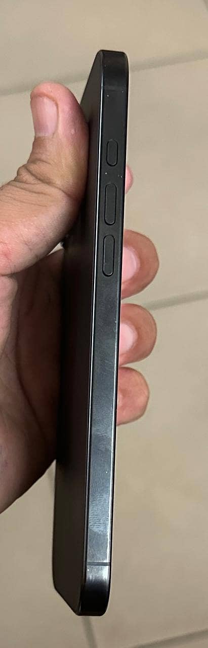 Apple iPhone 15 Pro Max 4