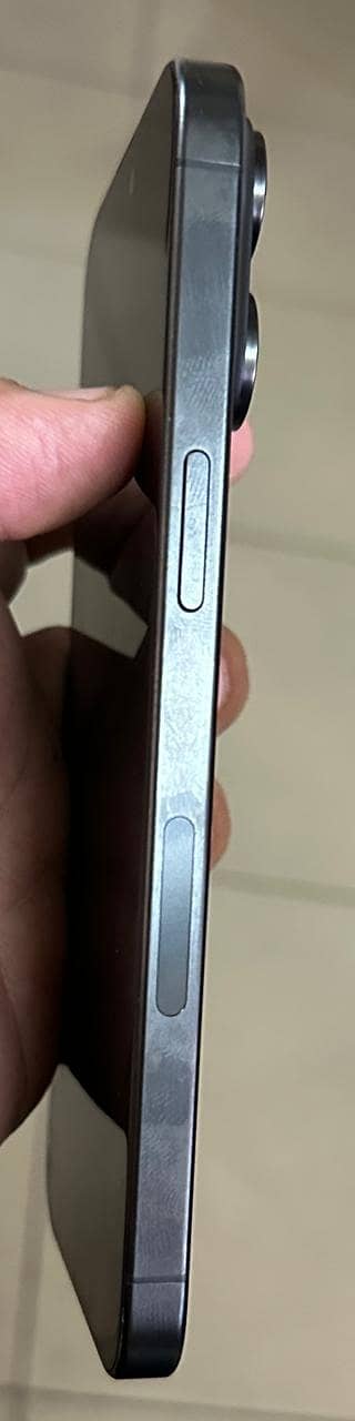 Apple iPhone 15 Pro Max 6