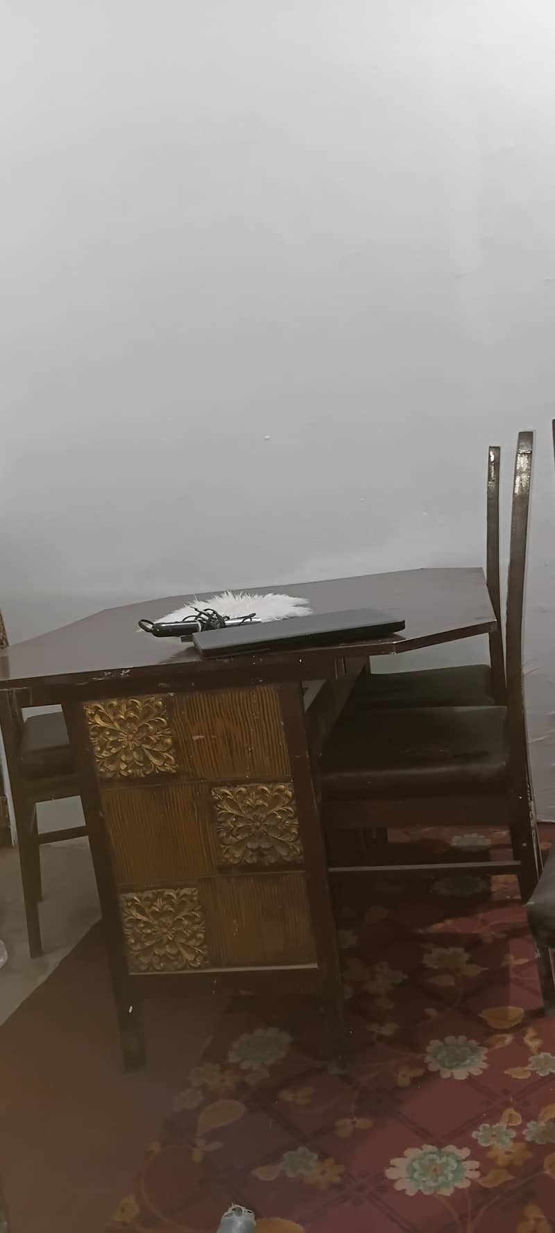 dining table and chairs 0
