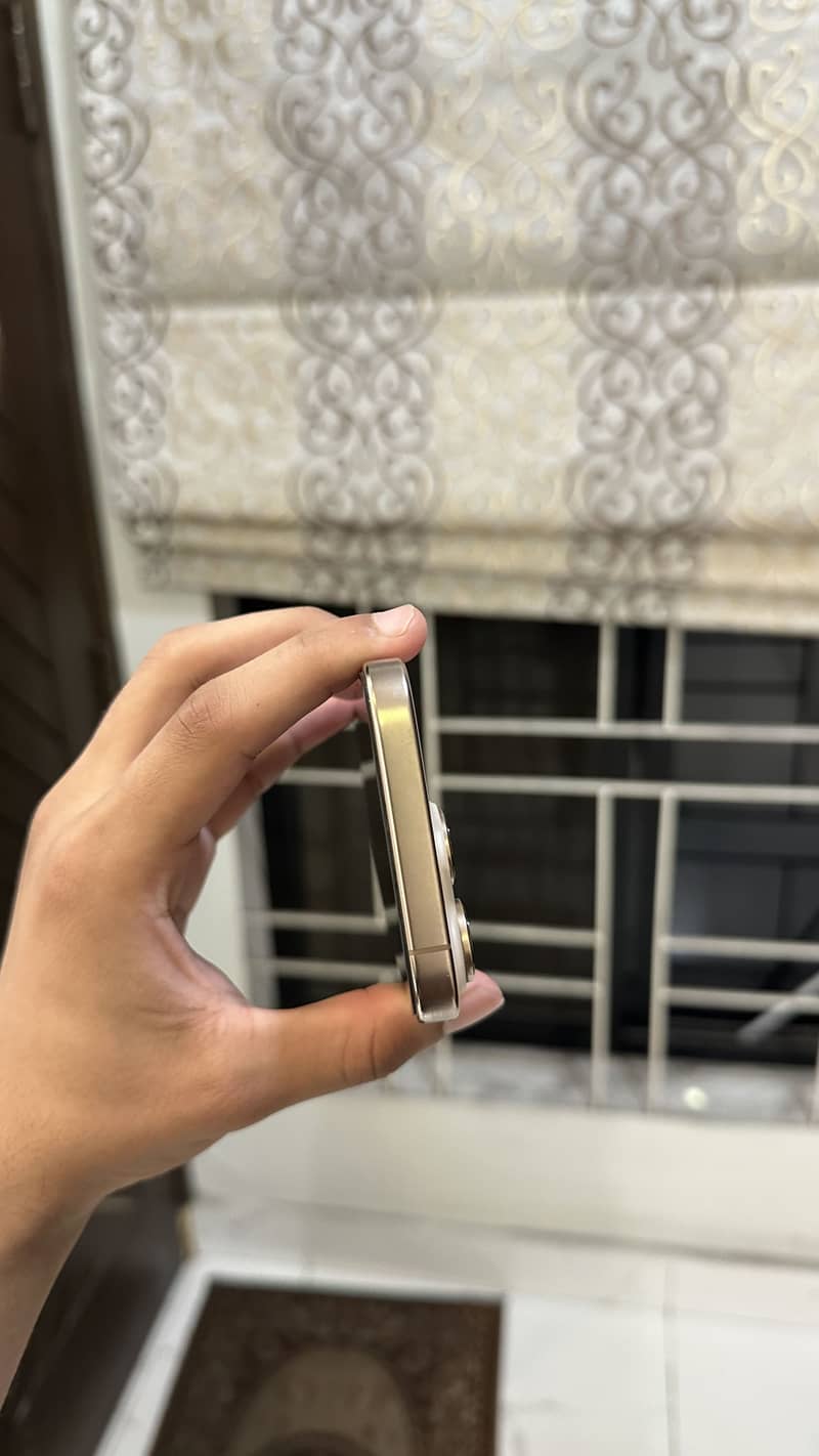 Apple iPhone 16 Pro 5