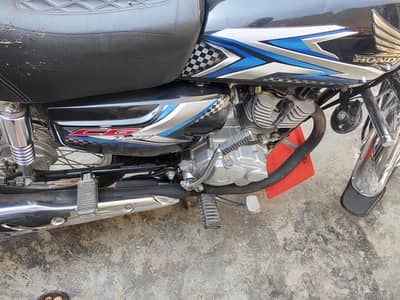 Honda 125 ,,,24/25 model black color vip condition  03009562777