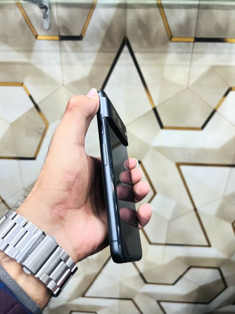Google Pixel 8 4