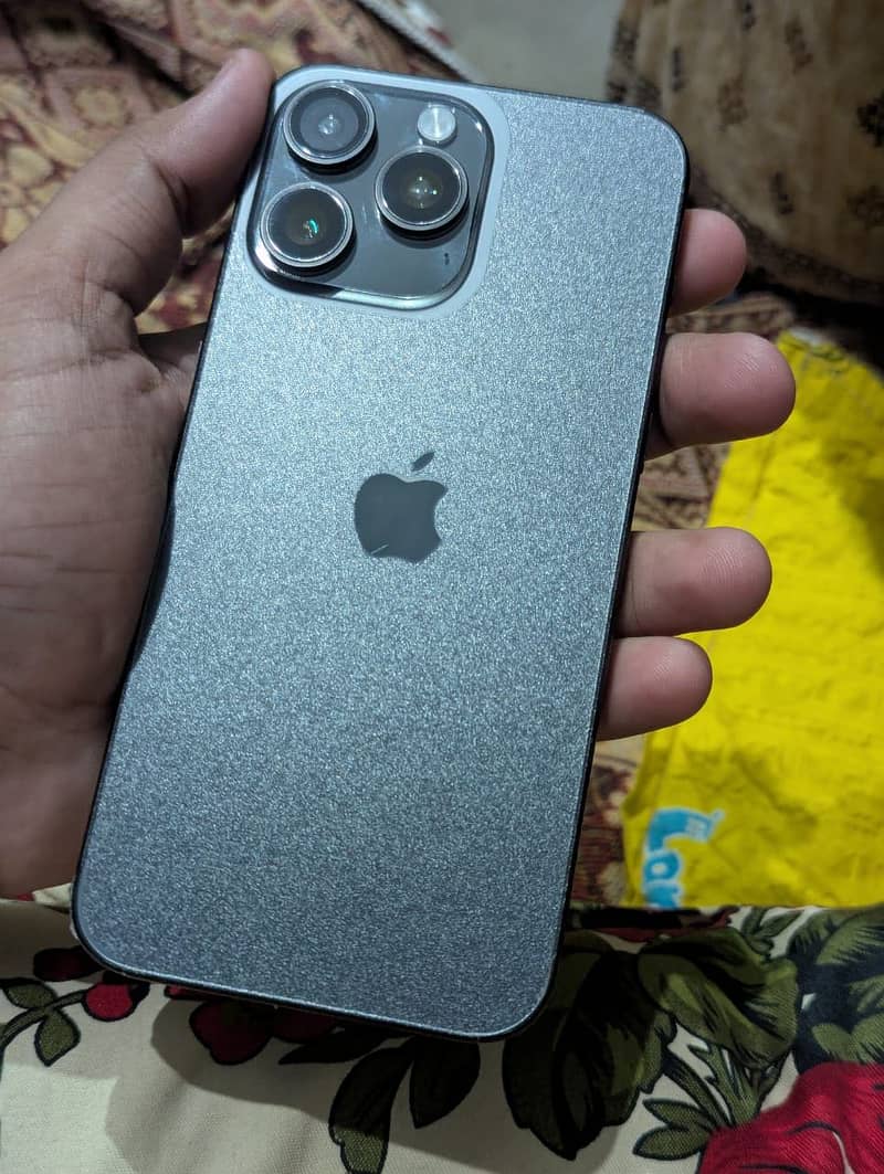 Apple iPhone 15 Pro Max 5