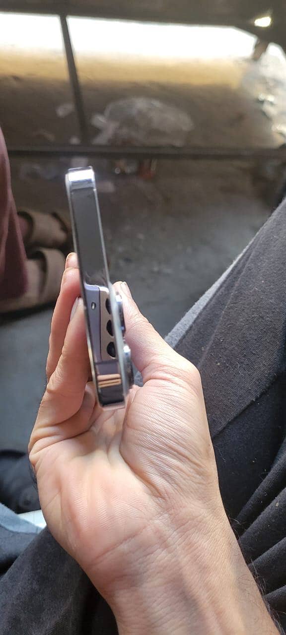 Apple iPhone 13 Pro Max 4