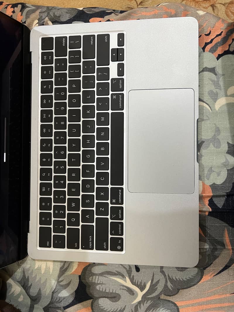 Macbook m4 16/256 1