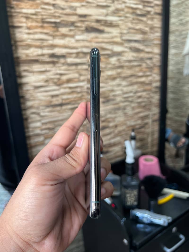 Apple iPhone 11 Pro Max 1