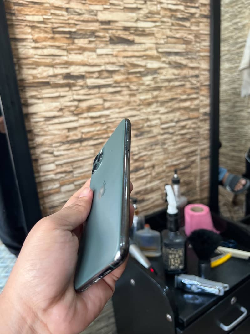 Apple iPhone 11 Pro Max 2