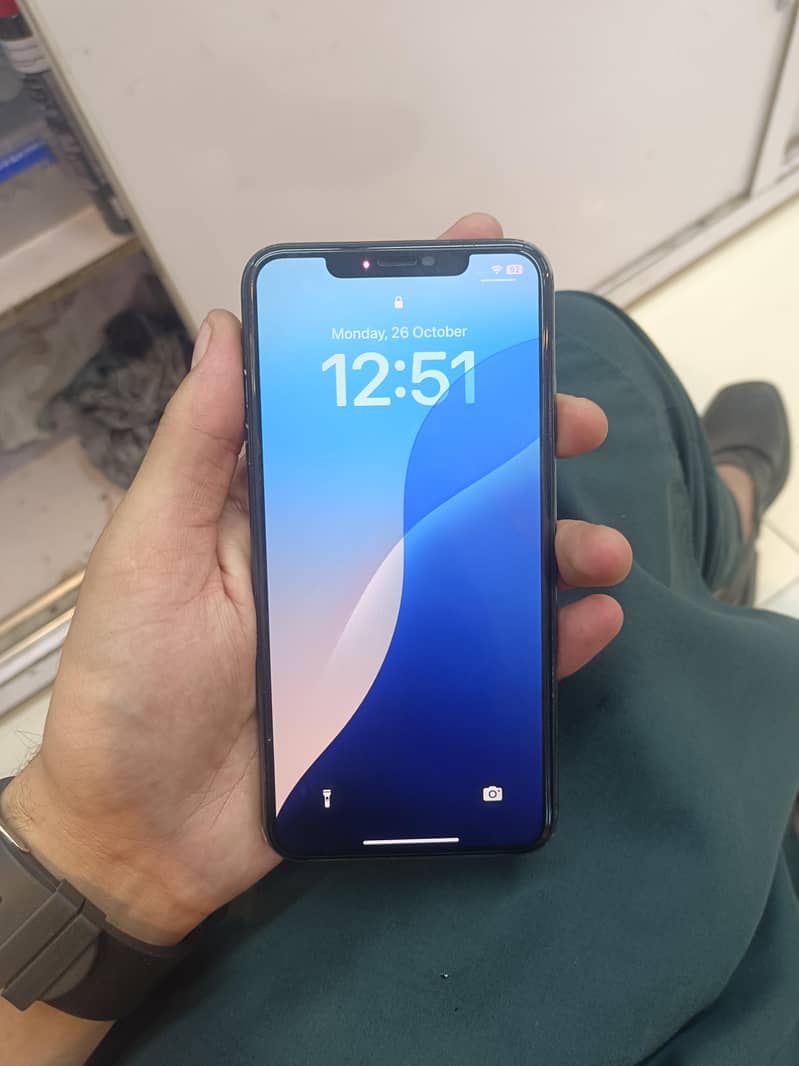 Apple iPhone XS Max 4