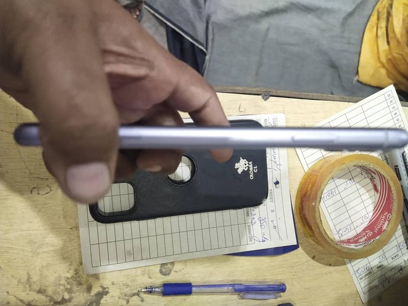 Apple iPhone 11 4