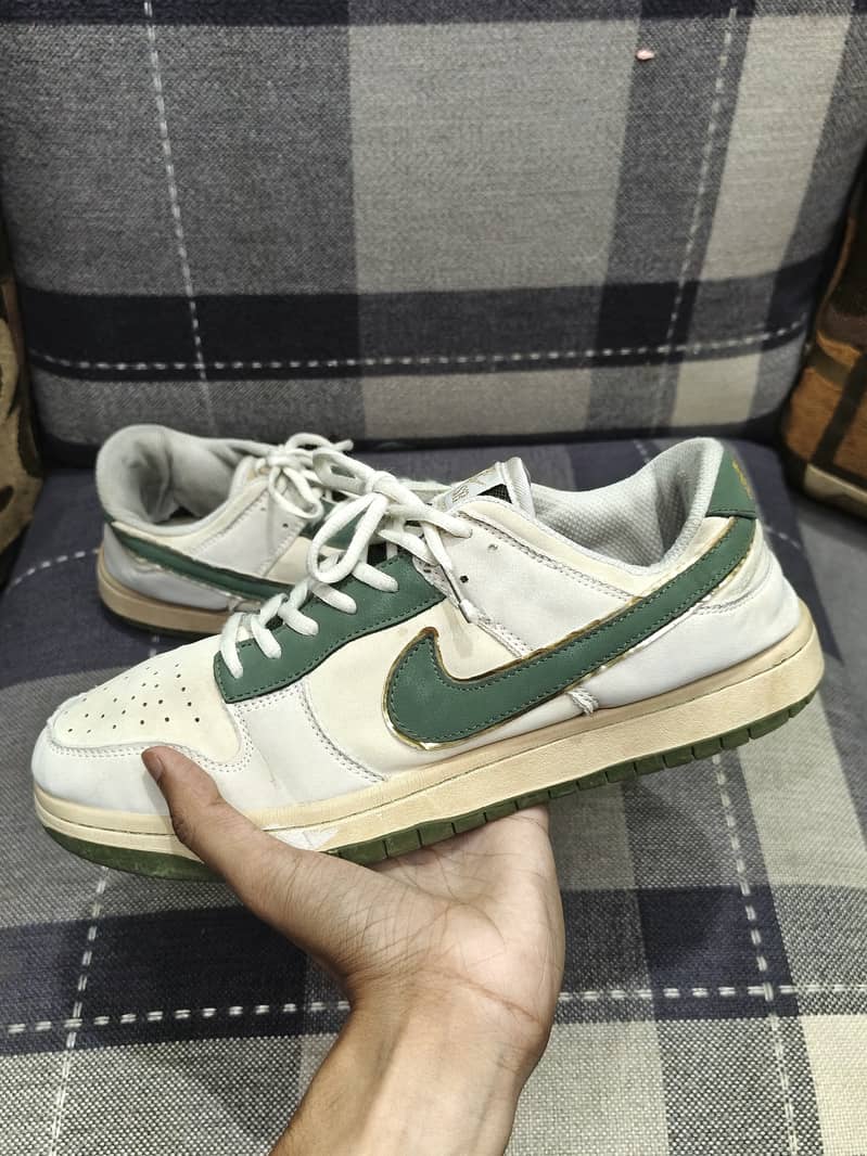 Nike dunk low  0