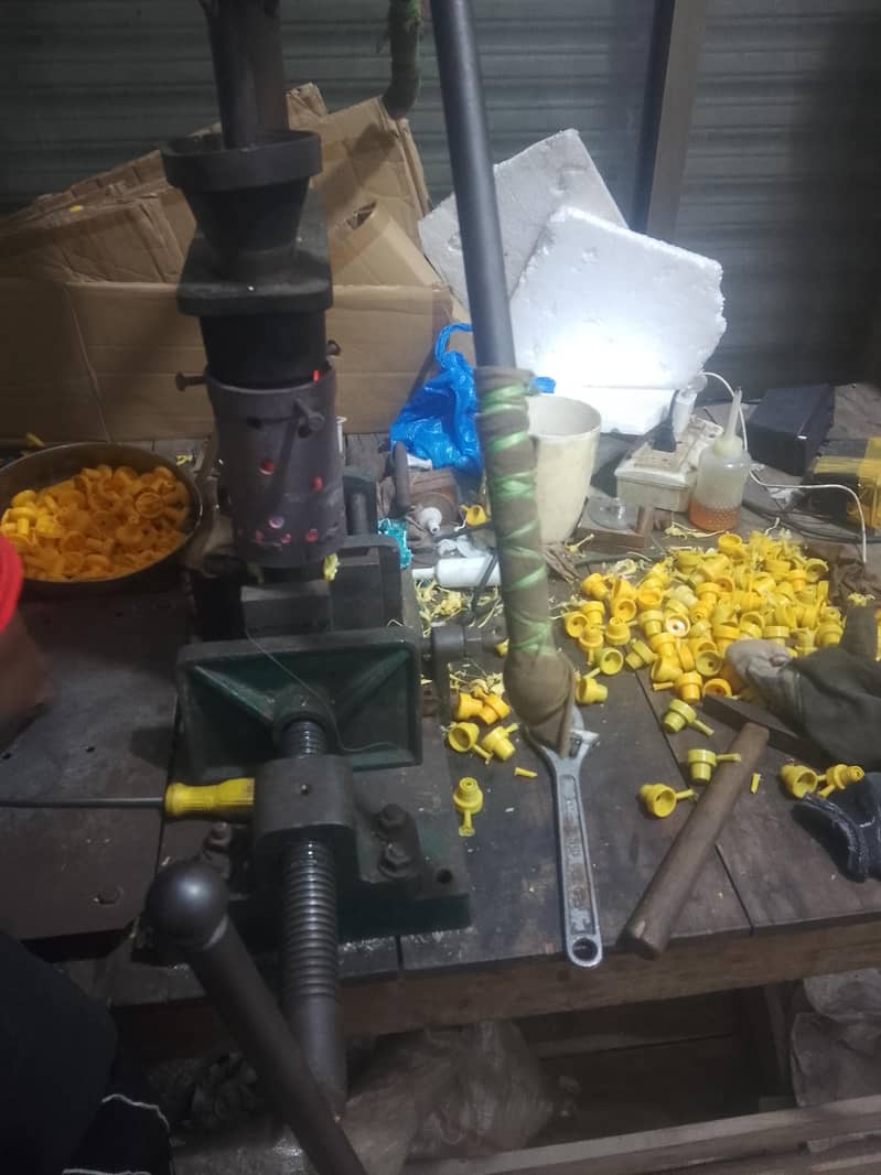 hand moulding machine 2