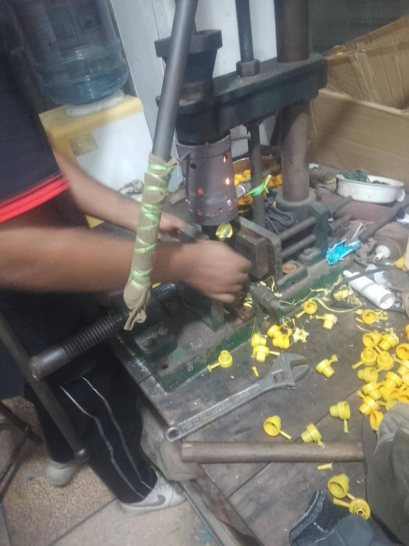 hand moulding machine 3